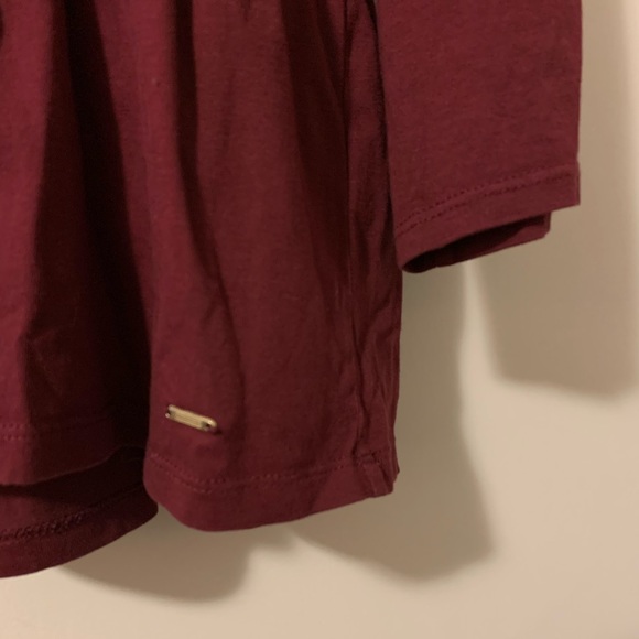 Maroon v-neck shirt - Picture 5 of 6